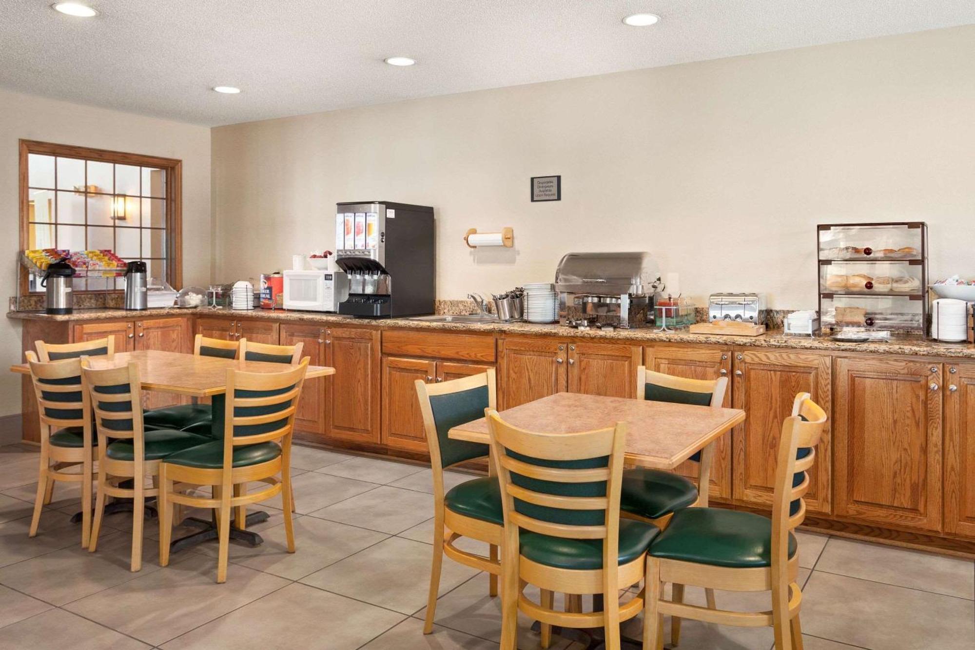 Country Inn & Suites By Radisson, Fort Dodge, Ia Buitenkant foto